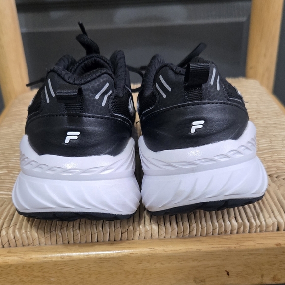 FILA Black and White Women's Sneakers. Sz 8 - Picture 2 of 6